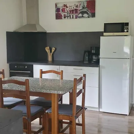 Au Bonhomme De Chemin بيت للعطل Saint-Martin-de-Ribérac